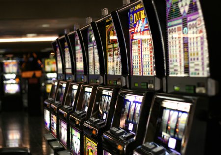 Cuatro estados de EE. UU. emiten órdenes de cese y desistimiento para Metaverse Casino Slotie